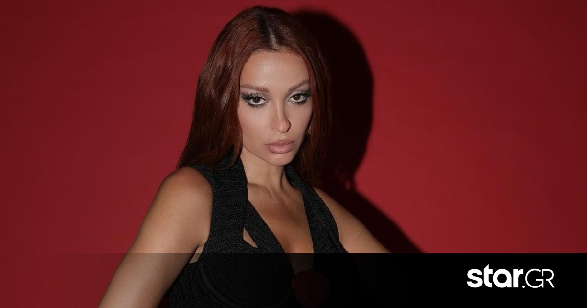 Ελένη Φουρέιρα: Οι sexy πόζες με γαλάζια latex ολόσωμη φόρμα | Star.gr