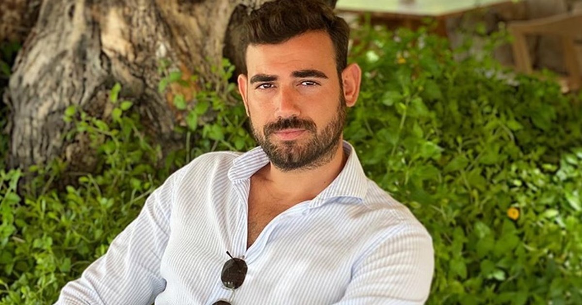 Ο Νίκος Πολυδερόπουλος μιλά για πρώτη φορά για τον ξαφνικό θάνατο του 28χρονου αδερφού του