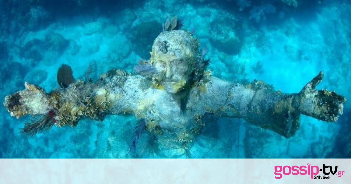 Το άγαλμα του Ιησού στον βυθό της θάλασσας