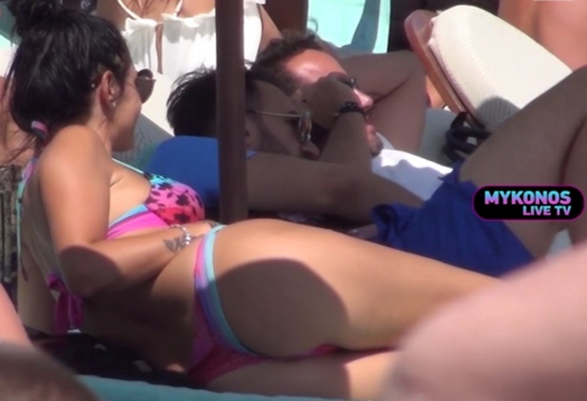 Δήμητρα Αλεξανδράκη: Οι hot… πόζες της στην Ψαρρού! – Zappit