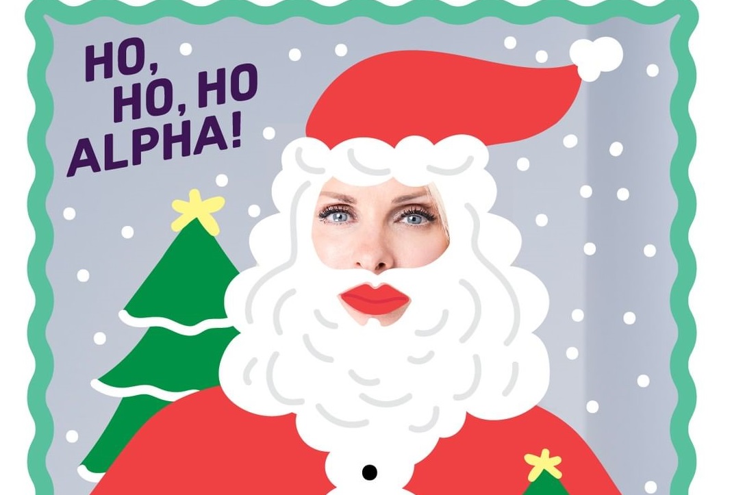 O Alpha έντυσε την Ελένη Μενεγάκη Άγιο Βασίλη! Όλοι οι παρουσιαστές σε χριστουγεννιάτικο mood! [pics] – TLIFE