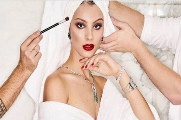 GNTM: Δείτε την Άννα Μαρία χωρίς ίχνος ρετούς! Πώς είναι πίσω από τις κάμερες;