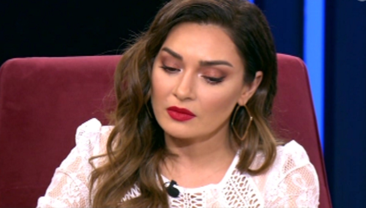 Συγκλόνισε η Αποστολία Ζώη στα “Μεσάνυχτα” – «Είναι ένα τραύμα που δεν έχει κλείσει ακόμα» | Zappit