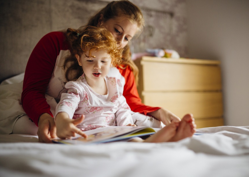 Bedtime stories: Πέντε tips που θα βοηθήσουν το μικρό σου να δημιουργήσει συνήθειες ύπνου – TLIFE
