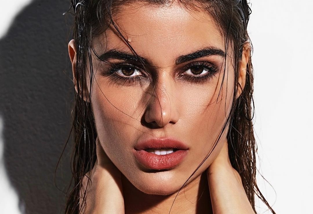 Ιωάννα Μπέλλα: Στο γιατρό για να διορθώσει το πρόβλημα με τα χείλια της! [pics] – TLIFE