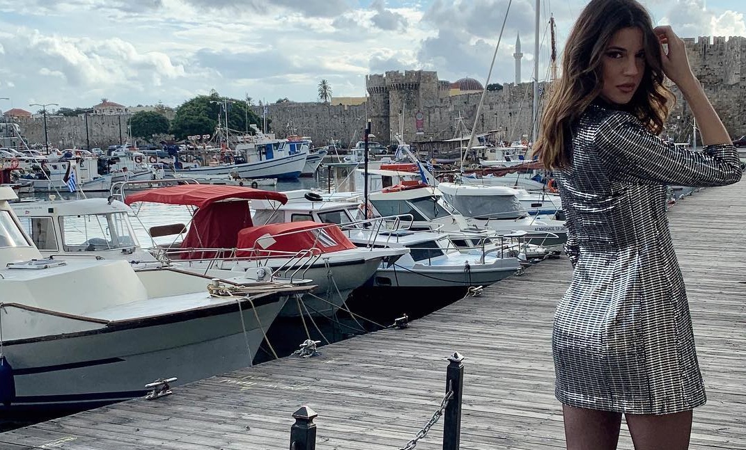 Χριστιάννα Σκούρα: Τα μηνύματα όλο νόημα της παίκτριας του GNTM και οι ευχές της για τις γιορτές – TLIFE