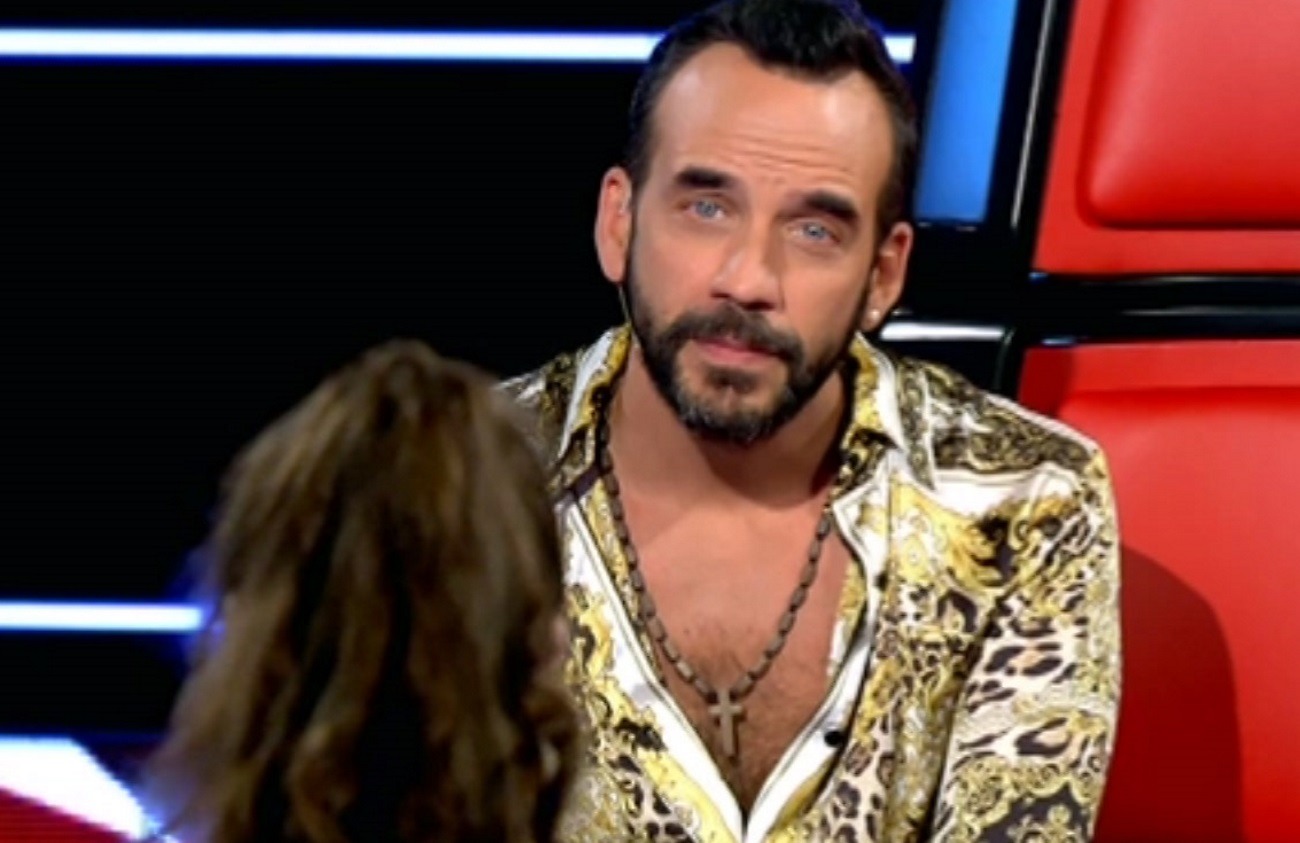 Σάστισε με τον Μουζουράκη στο The Voice – “Ελιόνα έλιωνα” | Zappit