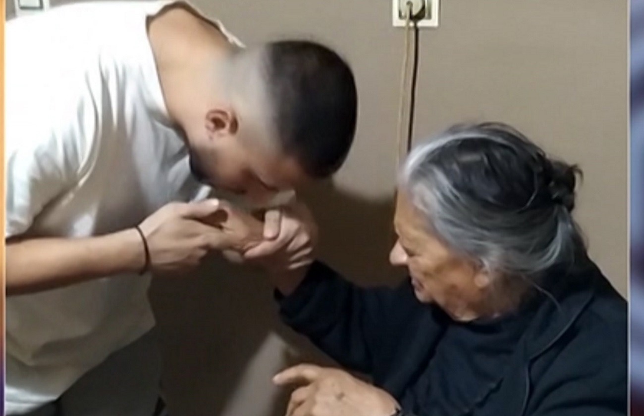 MasterChef: Συγκίνησε με τις ευχές της γιαγιάς του | Zappit