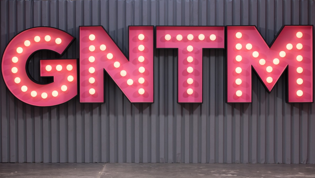 Από το GNTM με.. αγάπη “ρίχνει” το διαδίκτυο με την topless φωτογραφία της | Zappit