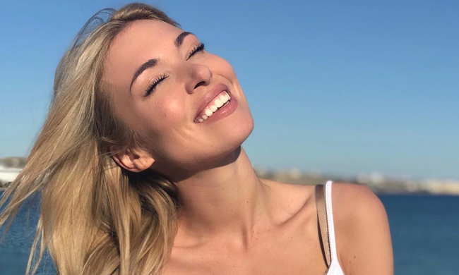 Η Μικάελα Φωτιάδη στόλισε το δέντρο με τον γιο της και πόζαρε με τον νεότατο μπαμπά της – GNTM 2018 Fan Page | Greece Next Top Model 2018