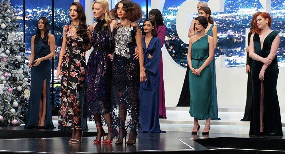 Ποιος είναι ο γιος πασίγνωστου Ελληνα ηθοποιού που φωτογραφήθηκε ανάμεσα στις τρεις φιναλίστ – GNTM 2018 Fan Page | Greece Next Top Model 2018