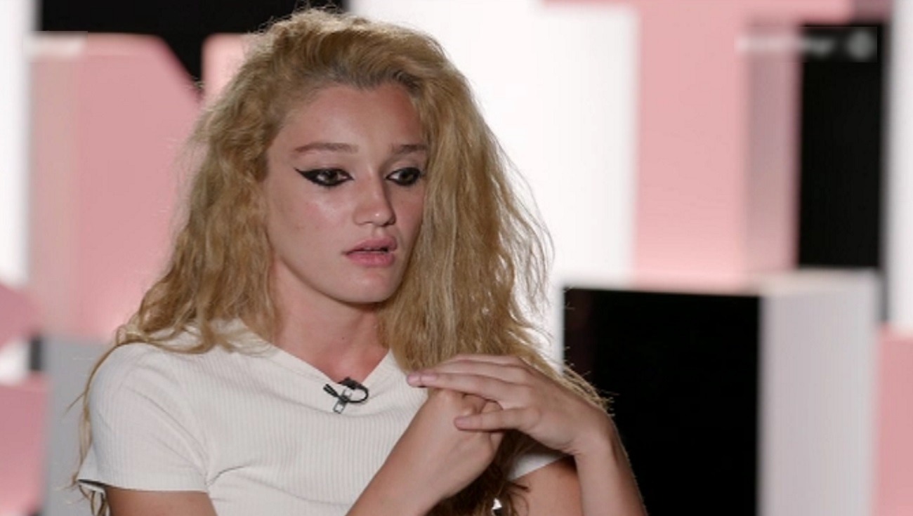 GNTM: Ο Δημοσθένης “σφάζει” τη Μαρινέλα και εκείνη παθαίνει σοκ | Zappit