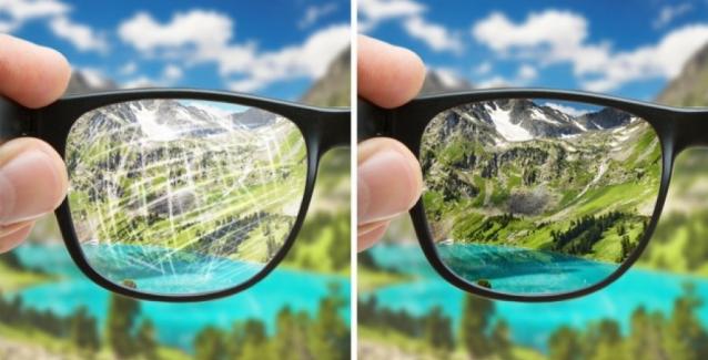 Γυαλιά με γρατζουνιές: Πώς θα τις εξαφανίσετε από το σπίτι με απλά υλικά. Μην αγοράσετε καινούργια