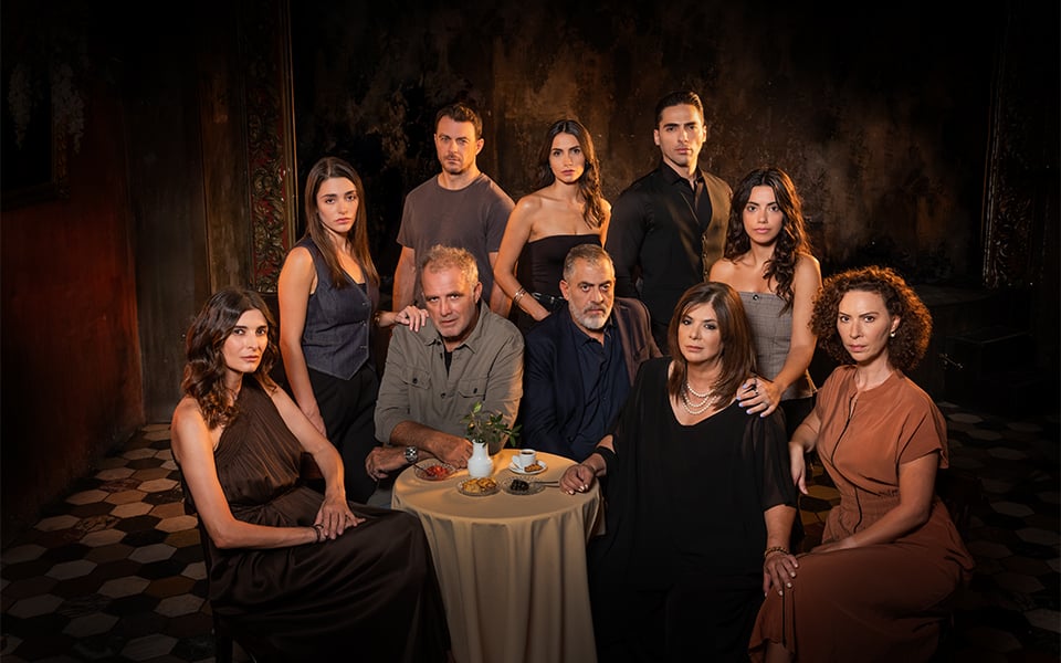 Η Γη της Ελιάς: Αρχίζει αύριο, Κυριακή 24 Σεπτεμβρίου – Δείτε απόσπασμα από το πρώτο επεισόδιο