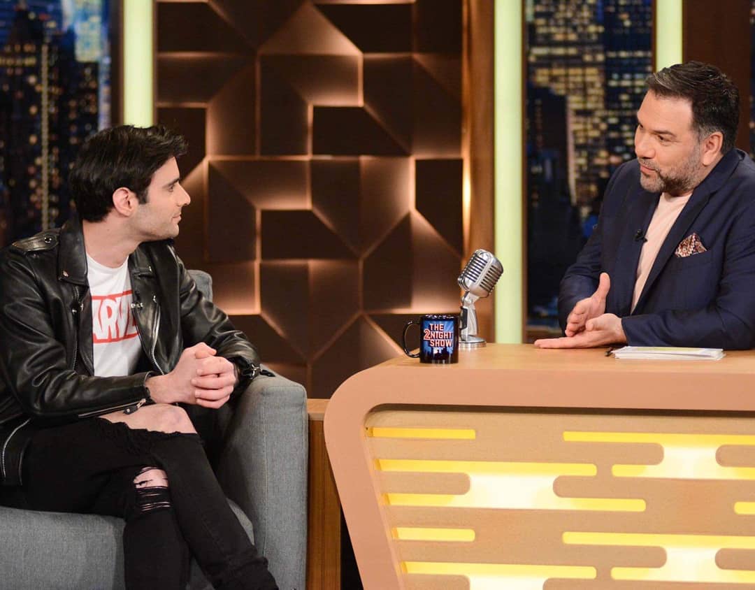 Ίαν Στρατής: Αποκάλυψε για πρώτη φορά τον λόγο που κατέβασε το παντελόνι του στο X-Factor! Video – TLIFE