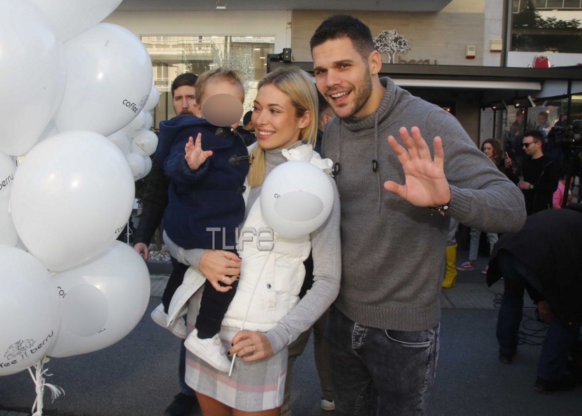 Μικαέλα Φωτιάδη: Οικογενειακή βόλτα στην Γλυφάδα! [pics] – TLIFE