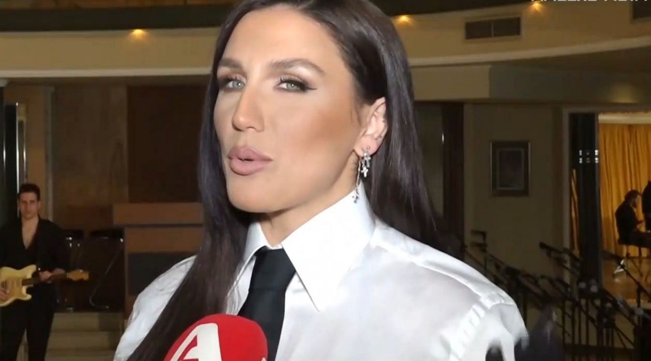 Ιουλία Καλλιμάνη: “Σταμάτησα την ορχήστρα και του είπα: γιατί μου πετάς τα λουλούδια μες στη μούρη;” | Zappit