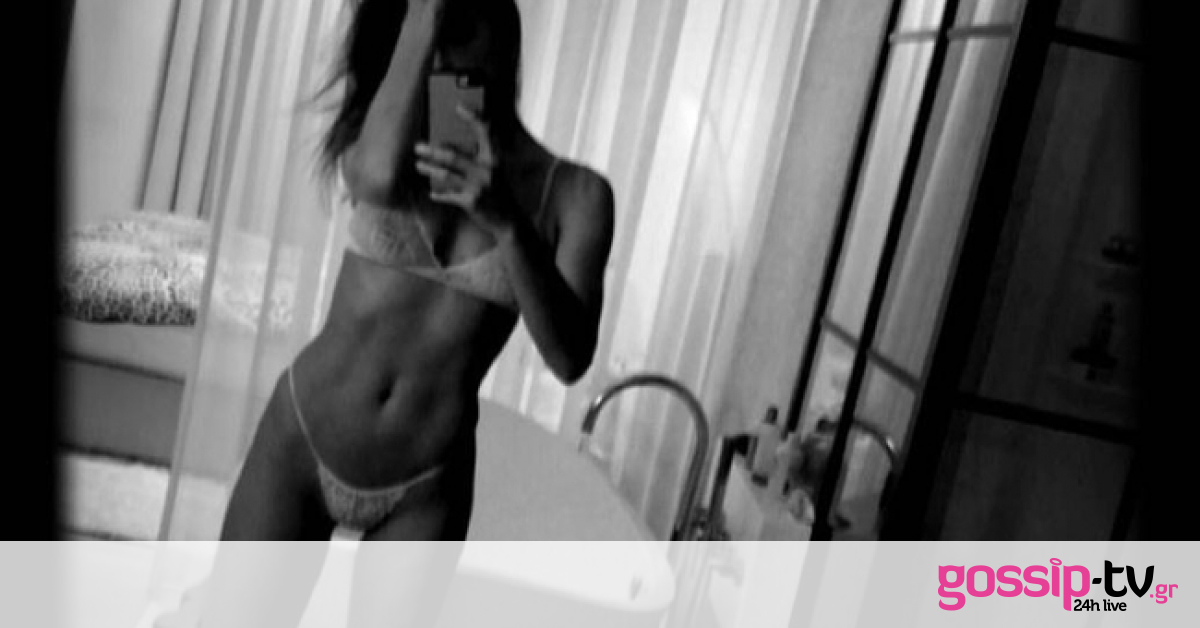 Ποζάρει μπροστά στον καθρέφτη φορώντας μόνο τα εσώρουχά της κι «αναστατώνει» το instagram