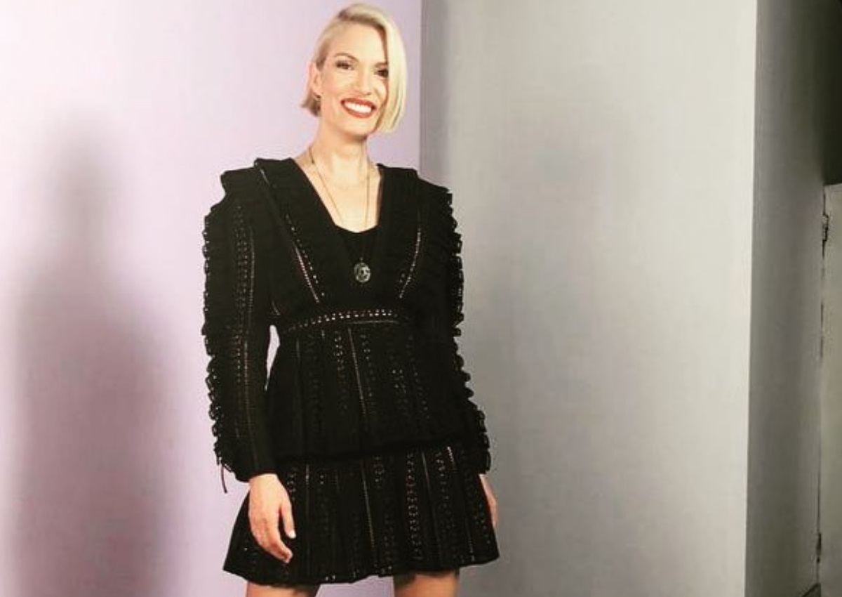 Βίκυ Καγιά: Οι γλυκές φωτογραφίες του γιου της την ώρα που παίζει με τα στολίδια του δέντρου! [pics] – TLIFE