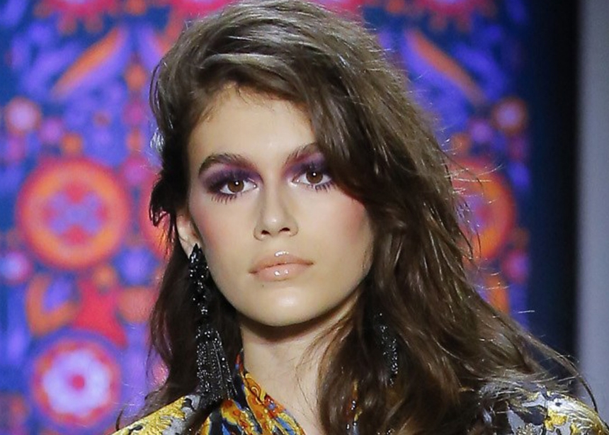 Video! Η Ραμόνα Βλαντή κάνει το disco makeup της Kaia Gerber! – TLIFE