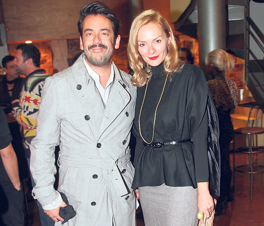 Πάνος Καλλίτσης – Έλενα Χριστοπούλου: Σαν δυο ξένοι στη δίκη για την αιματηρή ληστεία σε βάρος τους! – TLIFE