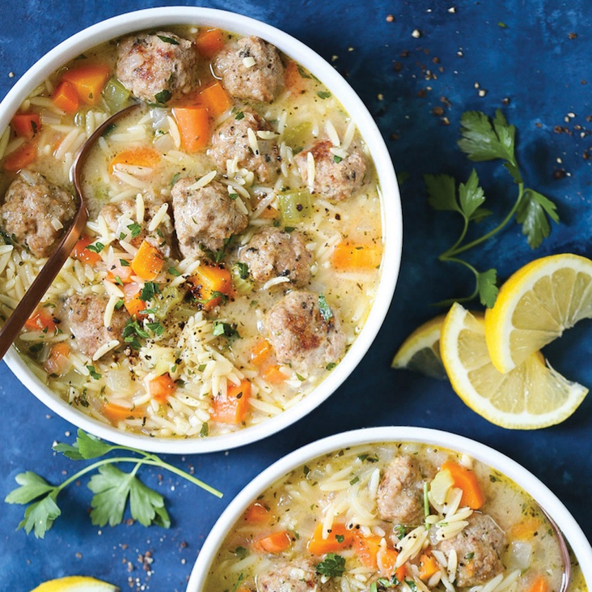 Σούπα με κεφτεδάκια κοτόπουλου, λαχανικά και κριθαράκι – TLIFE