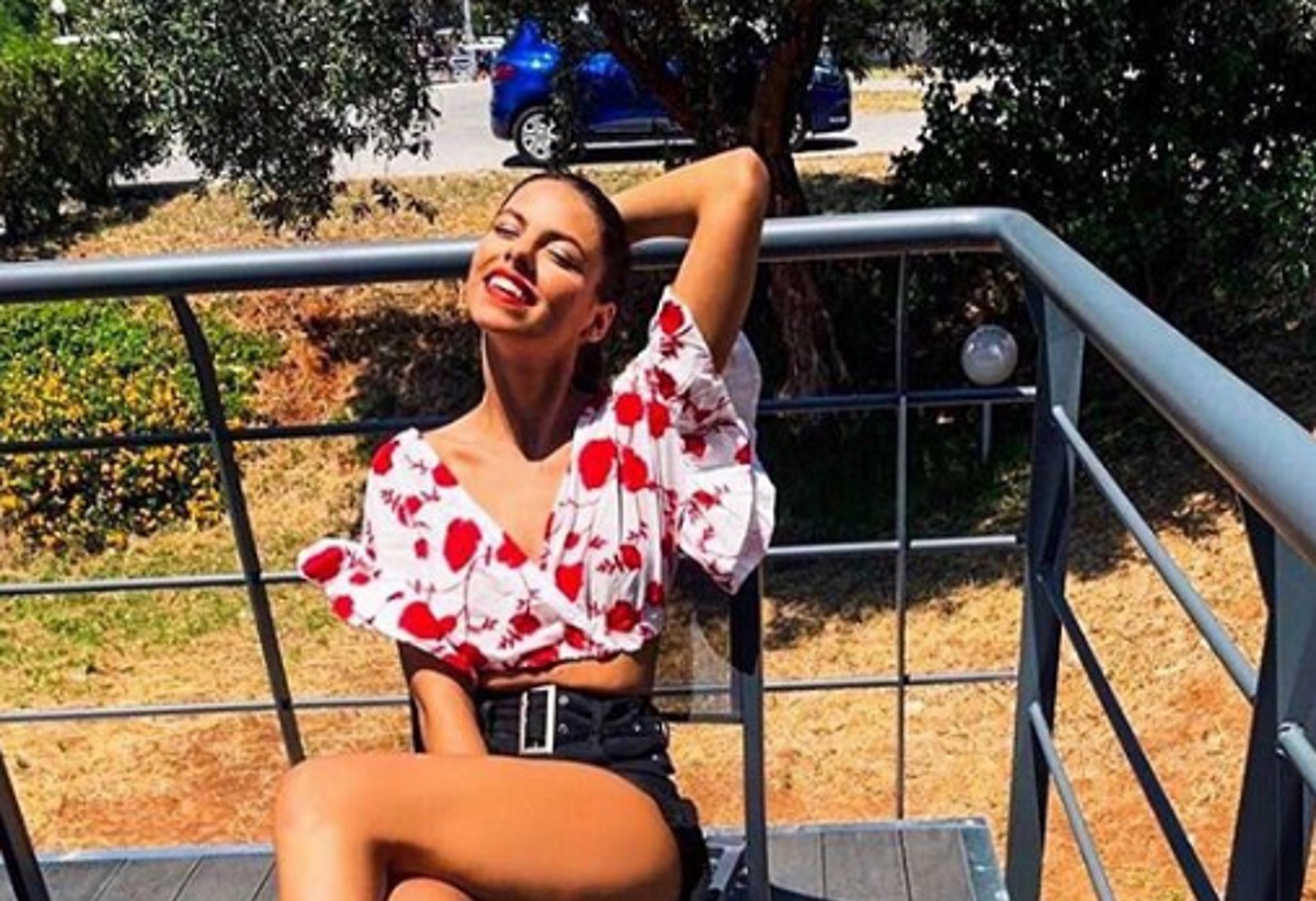 Μέγκι Ντρίο: Ξάπλωσε μπρούμυτα και μοίρασε “εγκεφαλικά” με την πίσω όψη της! – Zappit