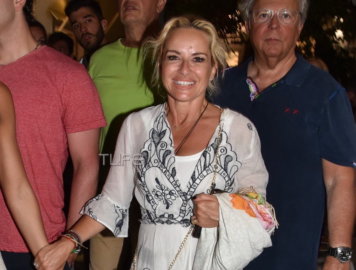Μπεκατώρου: Ρομαντική βόλτα στα Ματογιάννια με τον σύζυγό της!