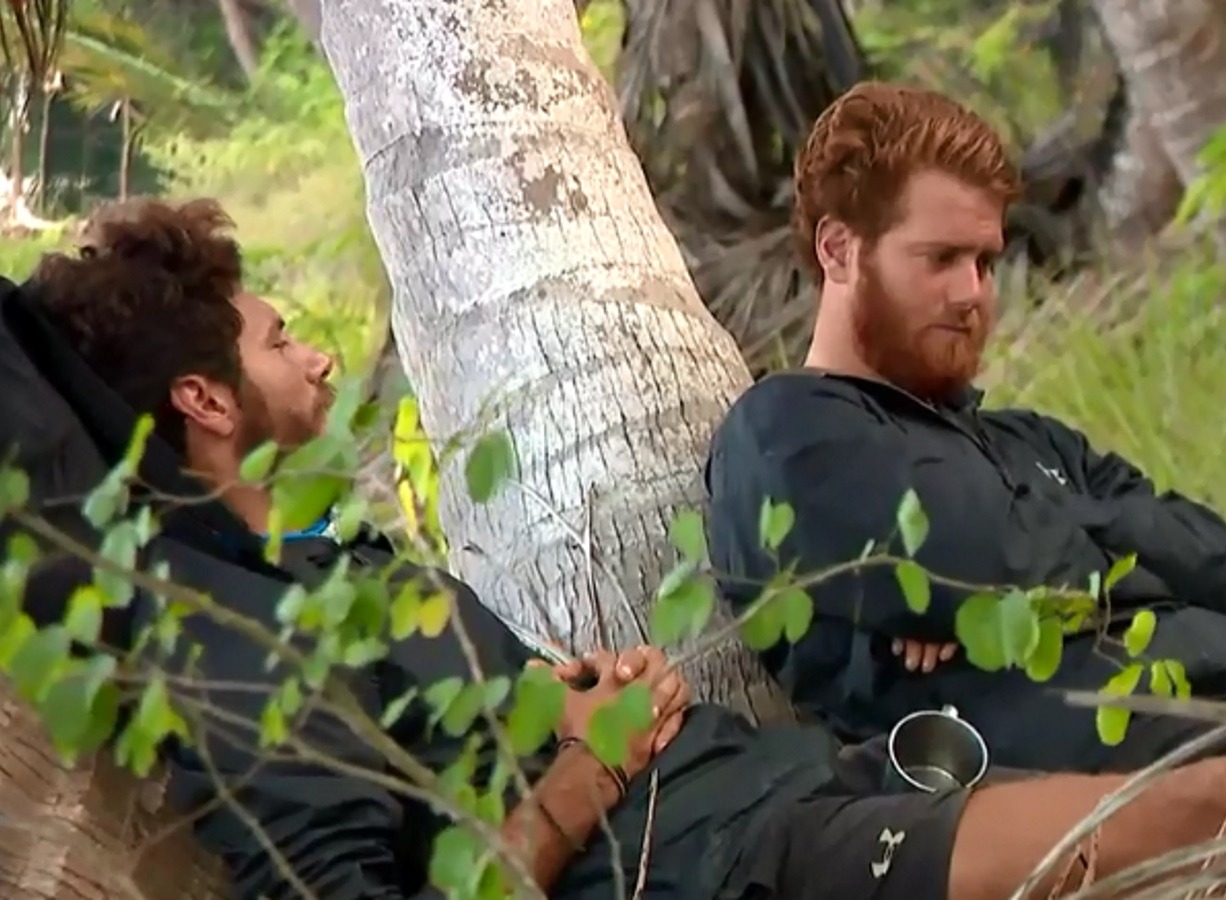 Survivor: Τζέιμς και Νίκος χωρίζουν τα τσανάκια τους από τη μπλε ομάδα