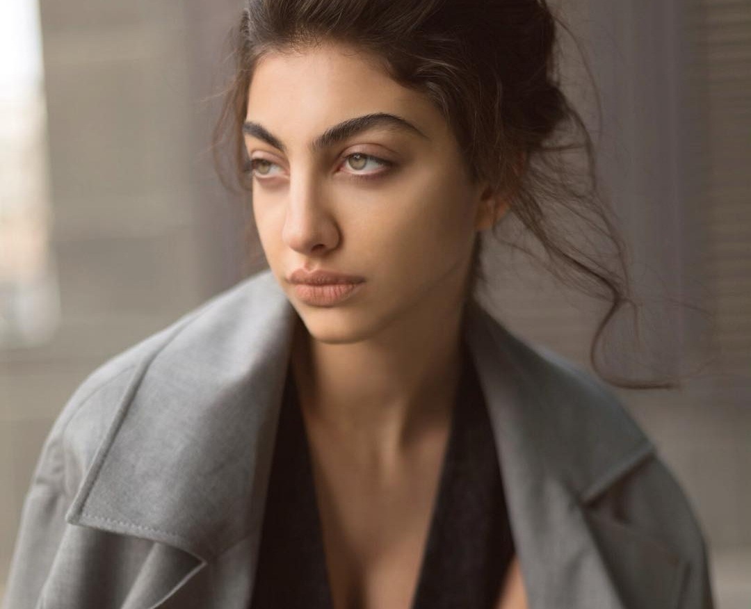 Ειρήνη Καζαριάν: Ποζάρει μόνο με το σουτιέν της και φόντο τον… πύργο του ‘Αιφελ! [pics] – TLIFE