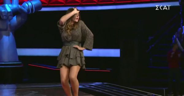 Το τσιφτετέλι της Έλενας Παπαρίζου  άναψε φωτιές στο Voice