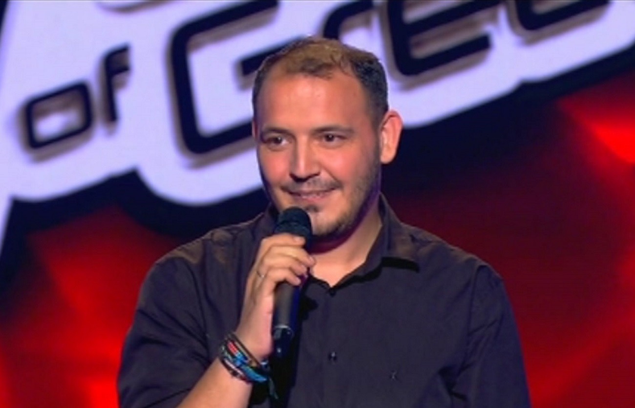 Πρώην διαγωνιζόμενος του The Voice επέστρεψε στο σόου | Zappit