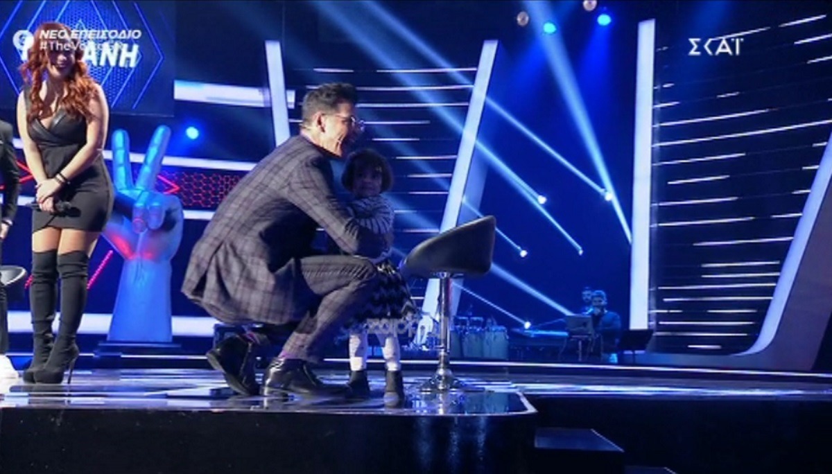 The Voice: Η μπεμπούλα που μάγεψε τον Σάκη – “Έχουμε μια καινούργια διαγωνιζόμενη εδώ” – Zappit