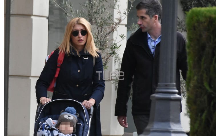 Σία Κοσιώνη – Κώστας Μπακογιάννης: Βόλτα στην Κηφισιά με γιο τους, Δημοσθένη! [pics]