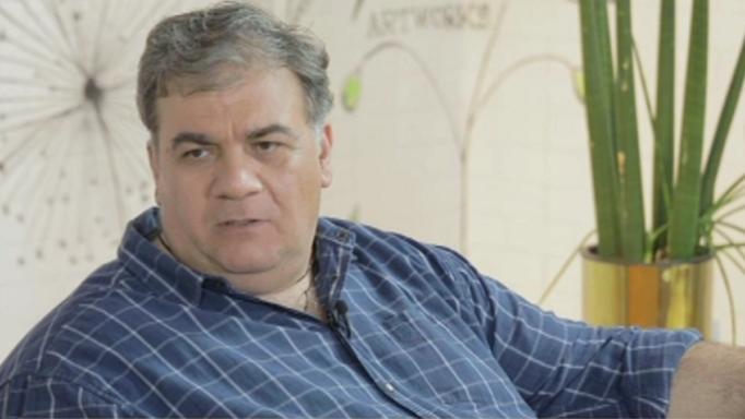 Δημήτρης Σταρόβας: Έχω πιάσει τον εαυτό μου 6 ώρες όρθιο σε μια ρουλέτα” – TLIFE