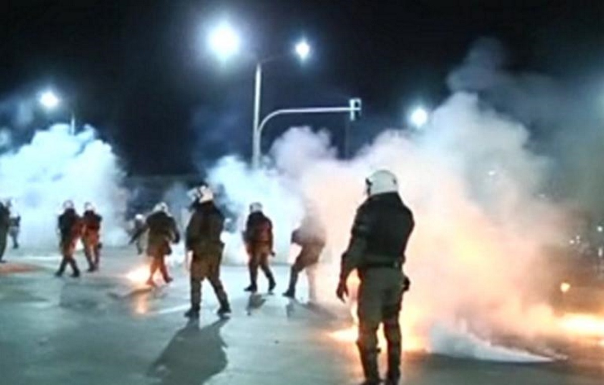 Καίγεται εργοτάξιο του μετρό στην Θεσσαλονίκη! Μολότοφ και φωτιές μετά την πορεία για τον ΑΛέξανδρο Γρηγορόπουλο