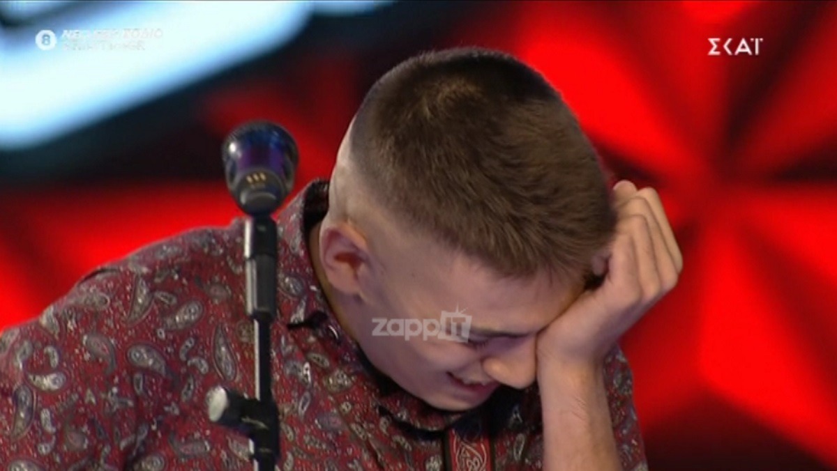 The Voice: Ξέσπασε σε κλάματα ο 19χρονος και έτρεξε ο Σάκης και η Έλενα πάνω του – Zappit