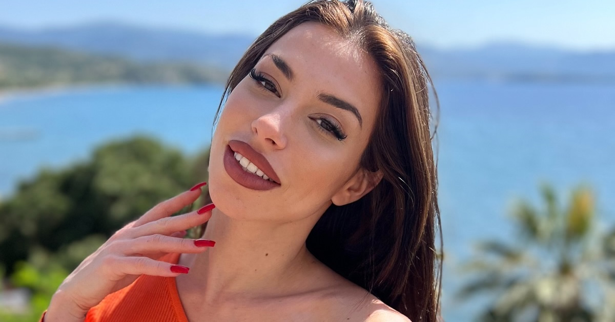 Η Ειρήνη Στεριανού μαγνητίζει τα βλέμματα με το καλοκαιρινό της μπικίνι!