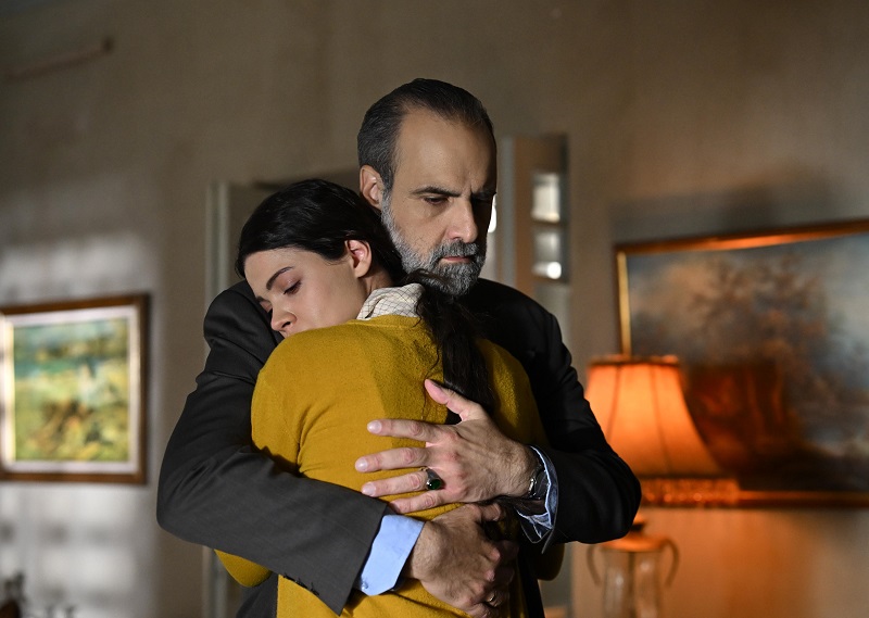 Άγιος έρωτας – Η Δώρα λέει στον Μαρκόπουλο ότι δεν είναι κόρη της Καλλιόπης – Zinapost.gr