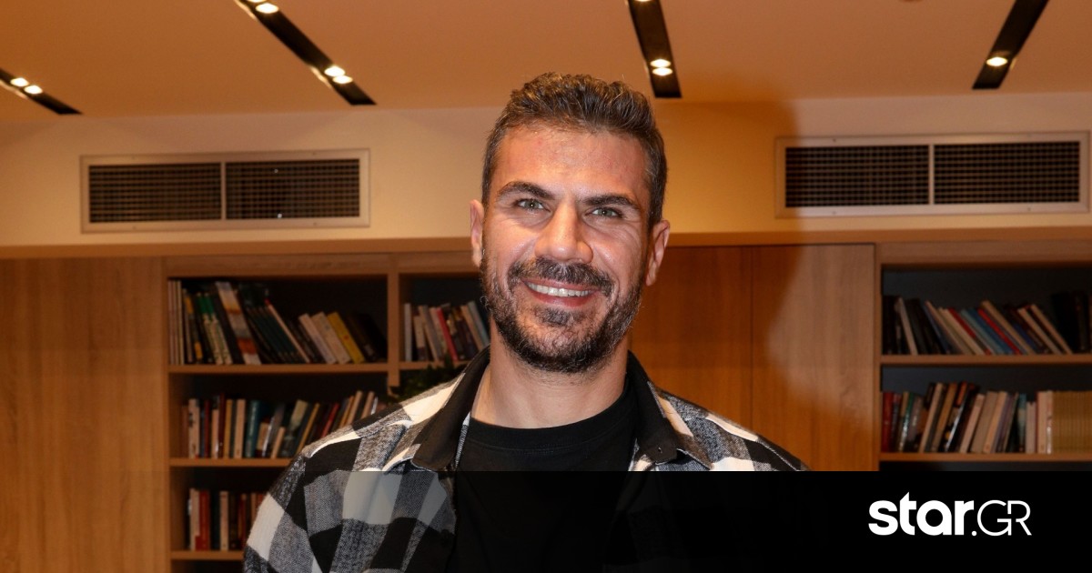 Άκης Πετρετζίκης: Απαθανατίζει τον γιο του με αποκριάτικη στολή | Star.gr