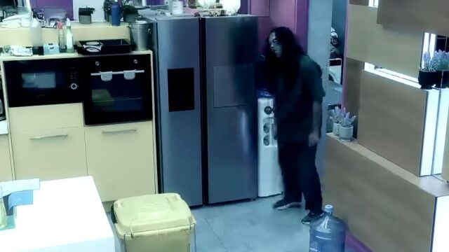 Big Brother: Η μία μετά την άλλη, οι πόρτες του σπιτιού ανοίγουν και μία εφιαλτική νύχτα ξεκινά