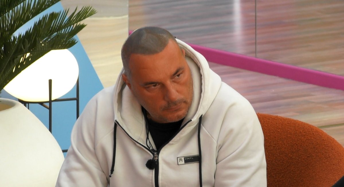 tvneaBig-Brother-Σκληρή-καμπάνα-για-τον-Δημήτρη-Η-έντονη-αντιπαράθεση-με-τον-Χρήστο-και-η-ποινή-που-φέρνει-τα-πάνω-κάτω-Znews