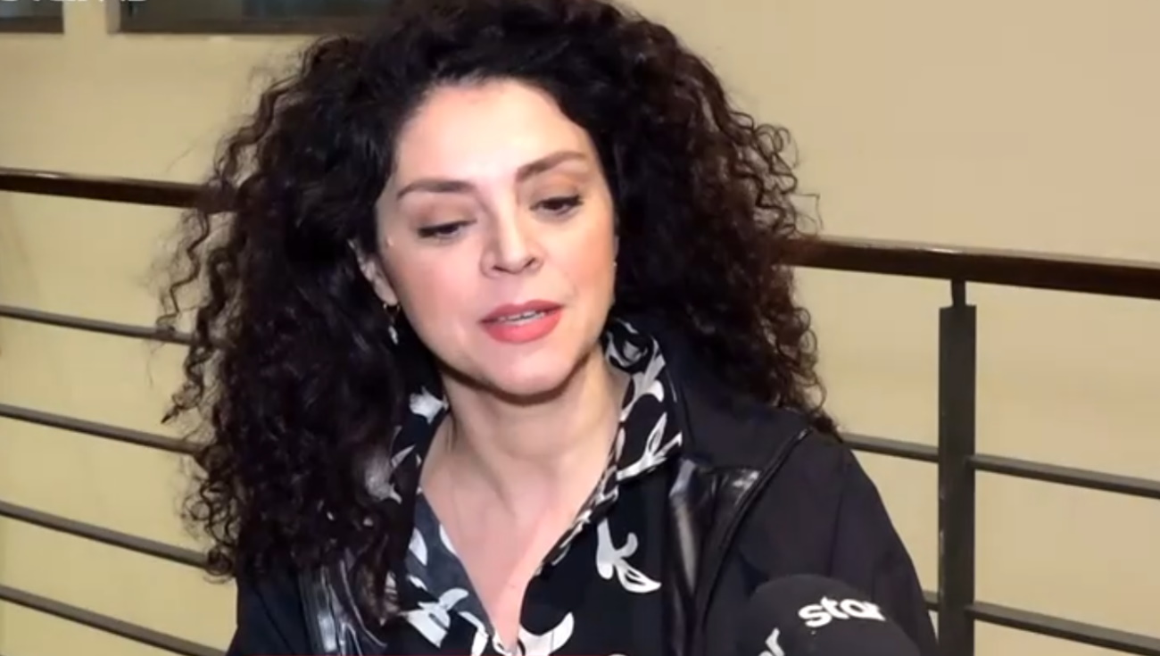 Δήμητρα Στογιάννη για Καίτη Κωνσταντίνου: “Είχαμε μεγάλη καρδιακή αγάπη, με είχε προτείνει δε δουλειές” | Zappit