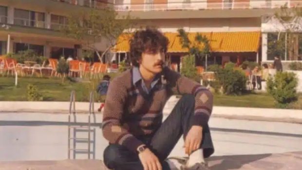 «Έφυγε» άδοξα στα 35 του: Ο πιο σεμνός Έλληνας τραγουδιστής που ερμήνευσε το κομμάτι που λατρέψαμε