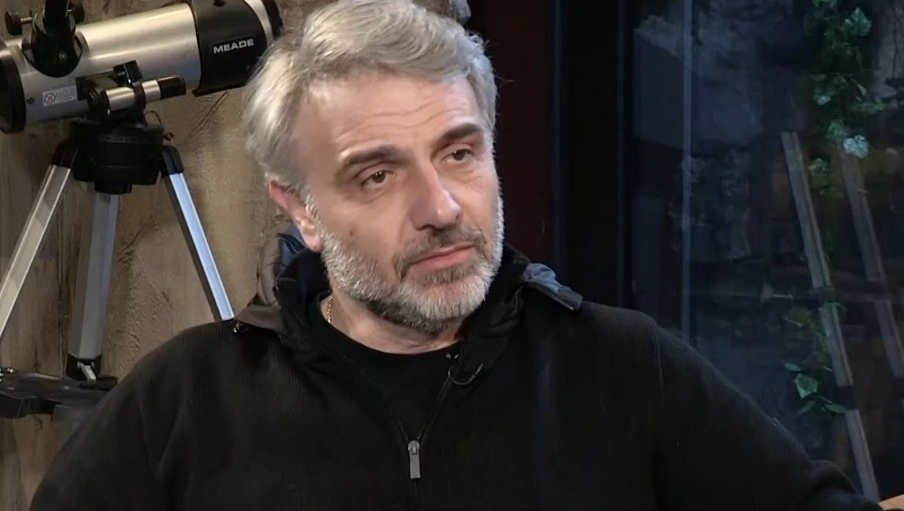 Φάνης Μουρατίδης: «Στα social έχω παρεξηγηθεί μέχρι βλακείας, μου έστειλαν γυμνές φωτογραφίες και έβαλα κατά λάθος καρδούλα» | Zappit