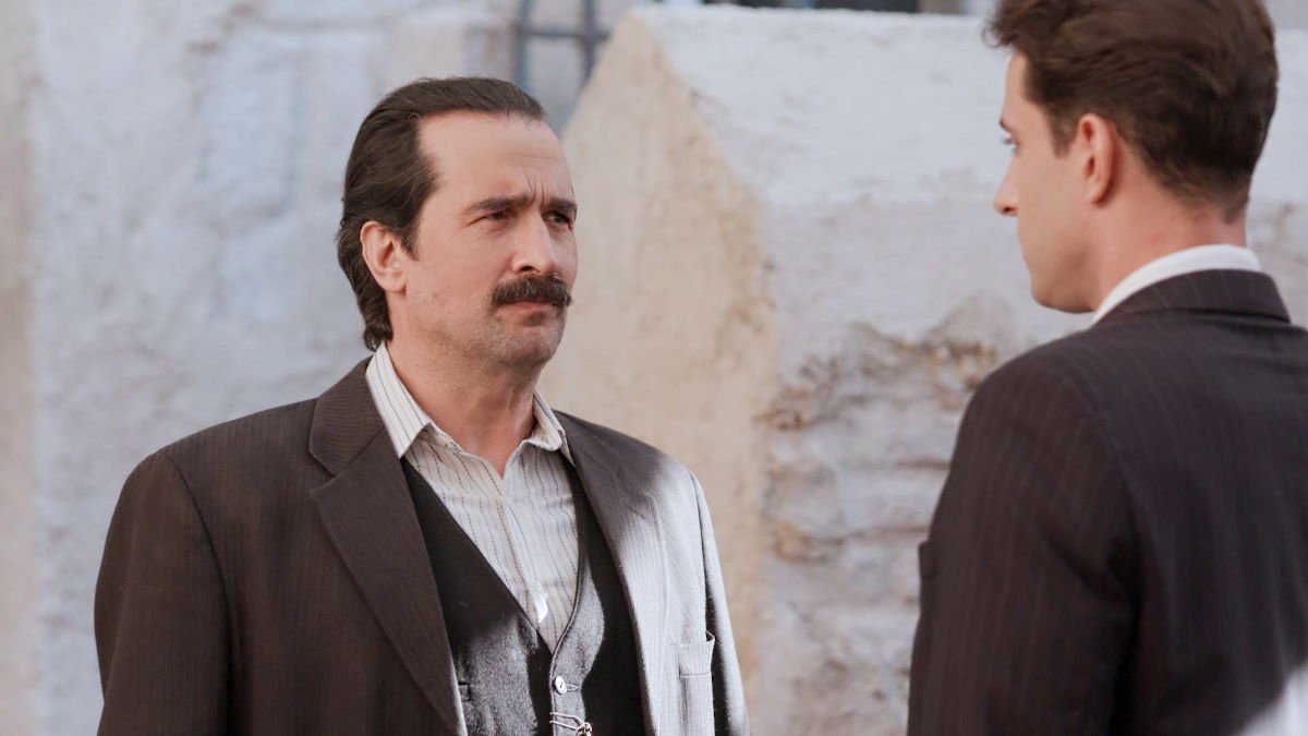 Grand Hotel (24/2): Ο Χαραλάμπης ετοιμάζεται να βάλει φωτιά στο καπηλειό του Βλάσση αλλά… – Znews
