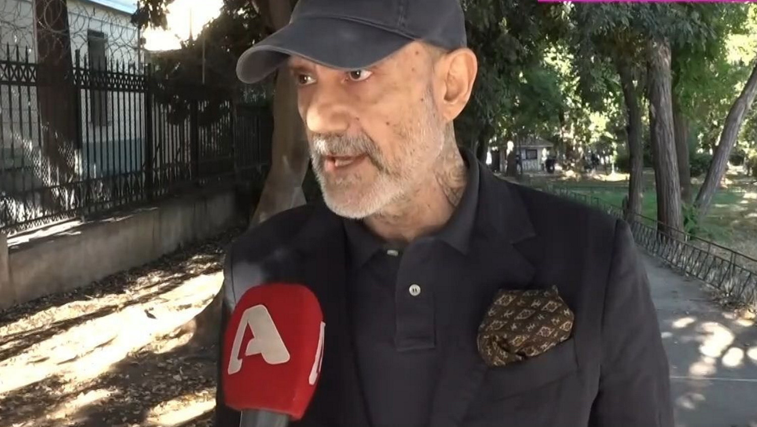 Γρηγόρης Βαλλιανάτος: Στα δικαστήρια μετά από μήνυση σε βάρος του από 12 νοσηλευτές του ΚΕΘΕΑ | Zappit