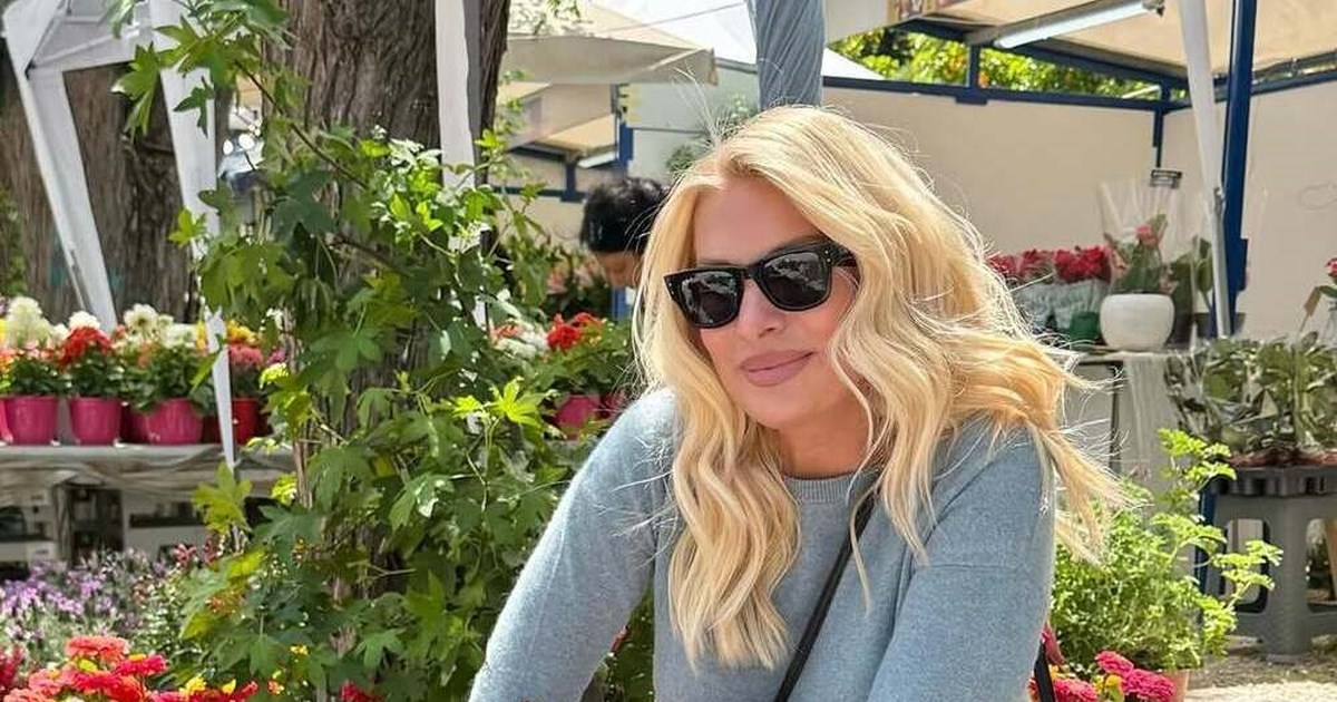 Η Ελένη Μενεγάκη σε μαγιάτικο ραντεβού