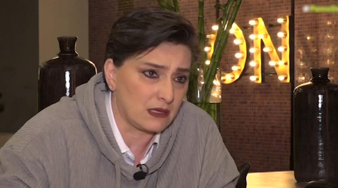 Ηρώ: “Όποιος τολμάει ας έρθει να με ρωτήσει ευθέως “είσαι αυτό;” κι εγώ θα του απαντήσω” | Zappit