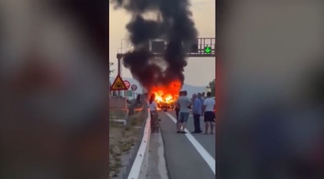 Καρέ καρέ το τροχαίο στην Εθνική Κορίνθου – Πατρών: Απανθρακώθηκε μέσα στο όχημά της 70χρονη